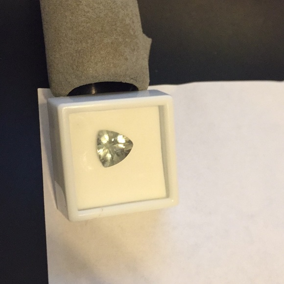 Prasiolite Trilliant Shape (Green Amethyst) - Picture 7 of 8